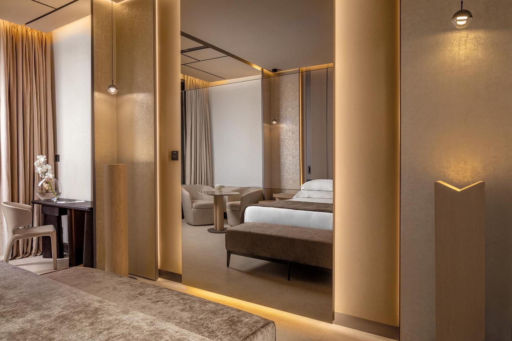 利马索尔阿马图斯海滩酒店 外观 照片 A suite at the Mandarin Oriental, Munich
